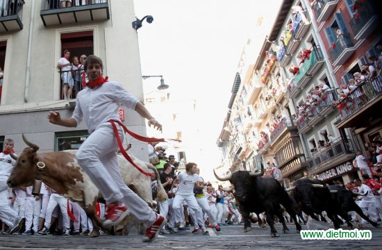 5 lễ hội chen lấn và nguy hiểm nhất thế giới